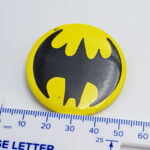 Vintage Batman Bat Logo Badge [VG] Yellow & Black 45mm (DC Comics) | Image 5