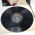 BARRY LIVE IN BRITAIN (1982) Barry Manilow LP Vinyl Record ARTV 4 [G+] | Image 9