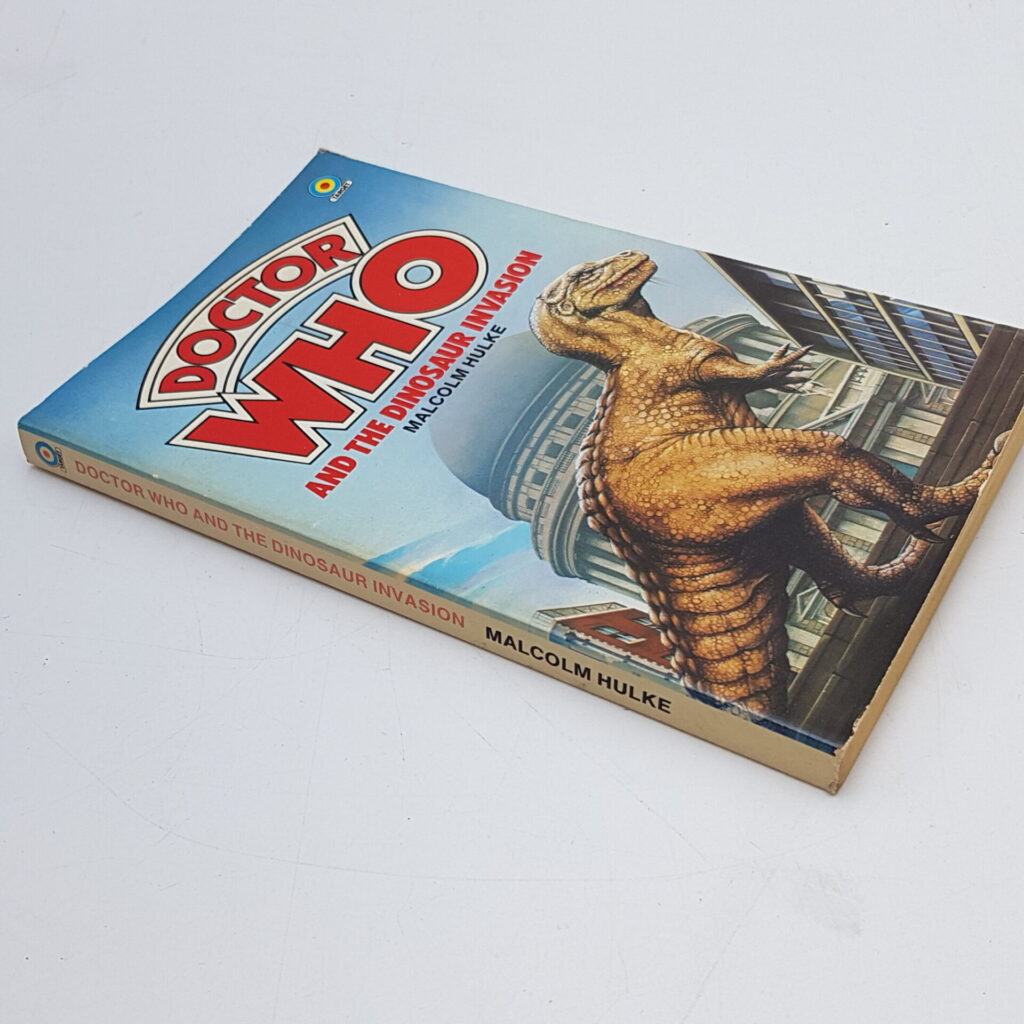 Doctor Who THE DINOSAUR INVASION (1982) 4th Edition Target PB [G+] Unread | Image 2