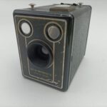 Vintage 1950's Black Kodak Six-20 'Brownie' Model D Box Camera [G] 620 Film | Image 1