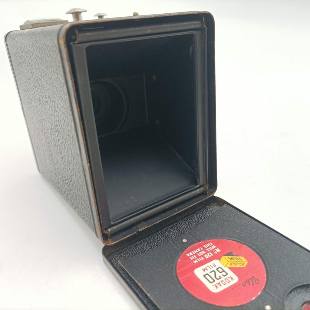 Vintage 1950's Black Kodak Six-20 'Brownie' Model D Box Camera [G] 620 Film | Image 7