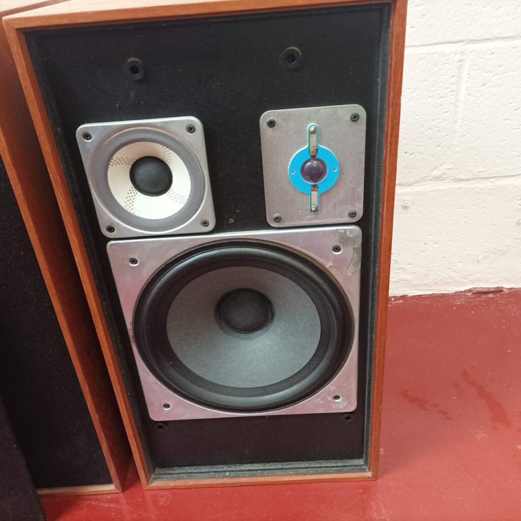 Vintage Pair of Wharfedale Glendale XP2 Speakers [G] 40W 6Ω | Cabinet Wear | Image 5