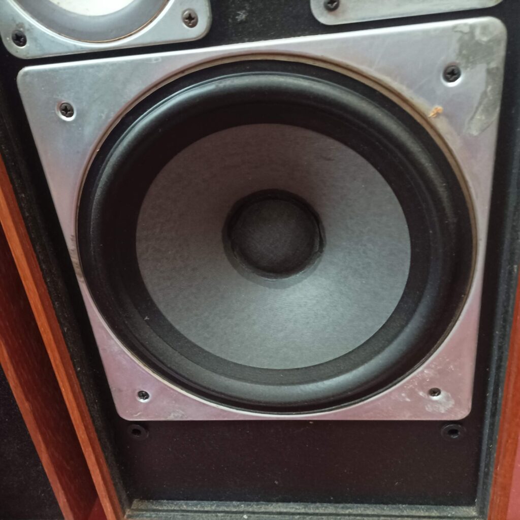 Vintage Pair of Wharfedale Glendale XP2 Speakers [G] 40W 6Ω | Cabinet Wear | Image 7