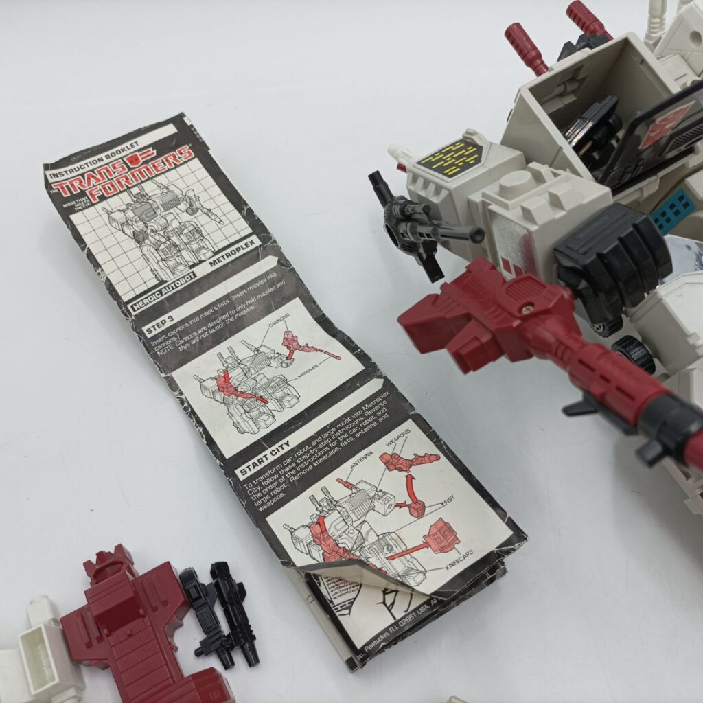 Vintage G1 Transformers Heroic Autobots - Metroplex (1985) Hasbro | Instructions | Image 11