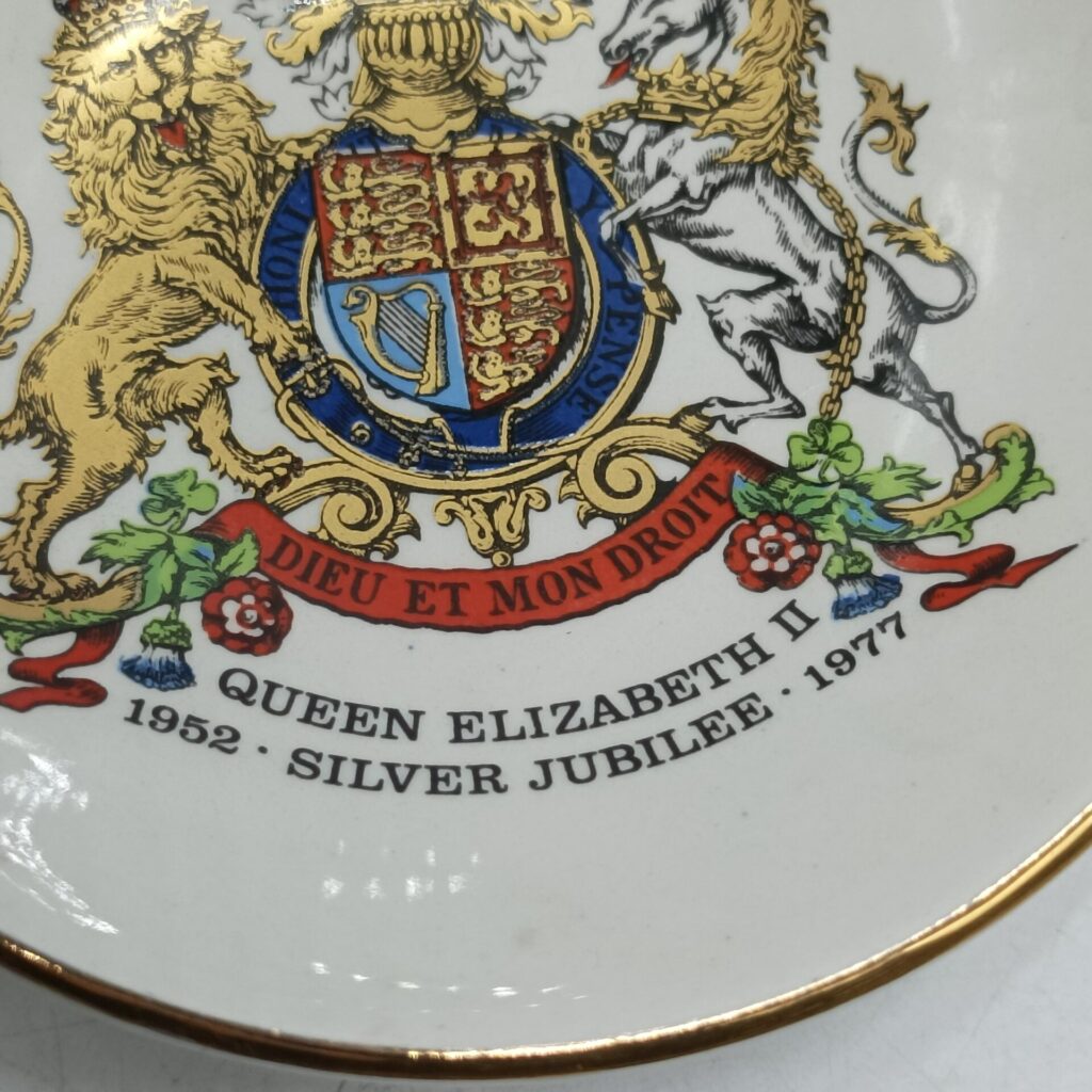 Vintage Queen Elizabeth II Silver Jubilee Small Trinket Dish (1977) | Image 2