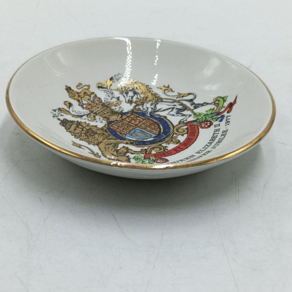Vintage Queen Elizabeth II Silver Jubilee Small Trinket Dish (1977) | Image 3