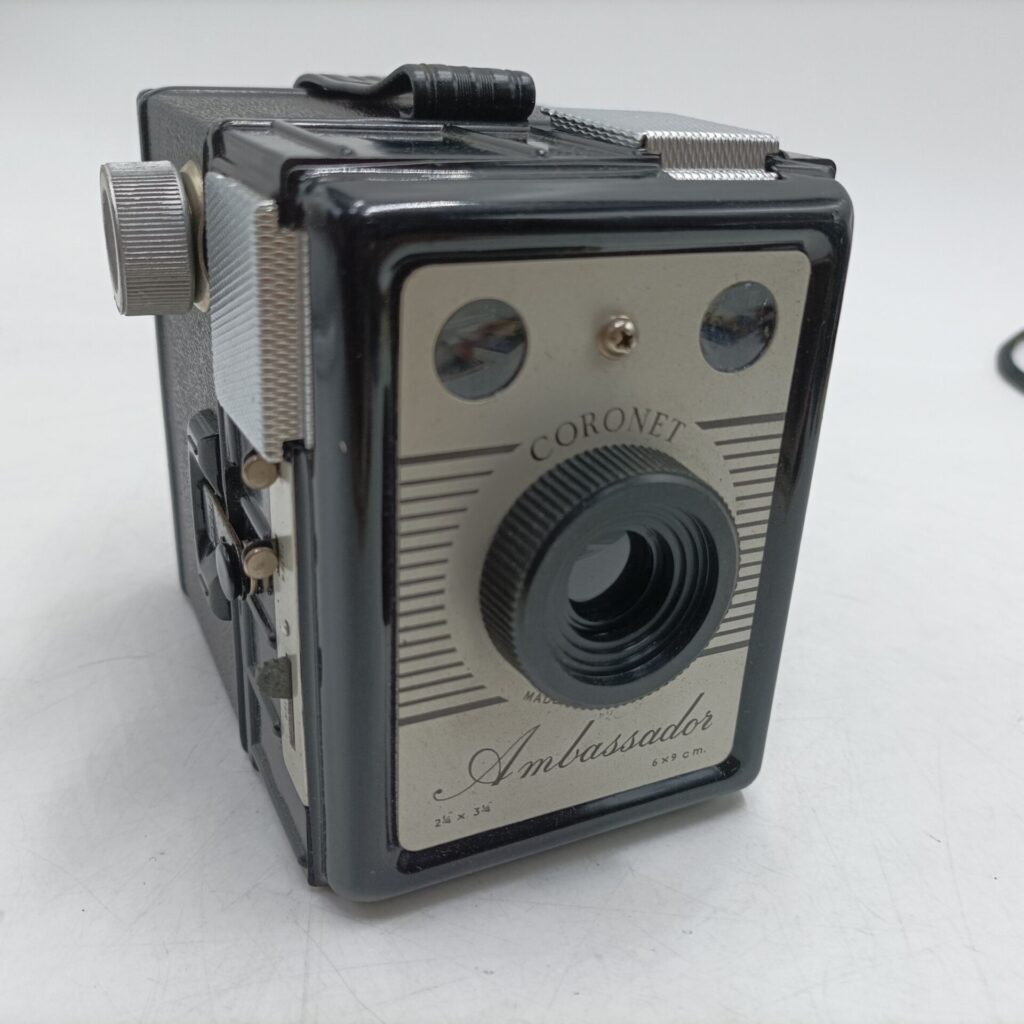 Vintage 1950's Coronet Ambassador Box Camera | 120 Film | Untested | Made in England | Image 1