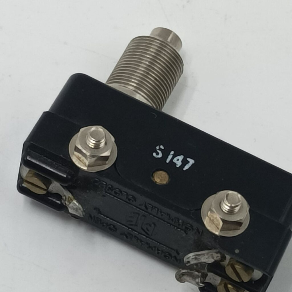 Vintage Pye S147 Black Bakelite Push Botton Switch [g+] Used Solder Tabs | Image 4