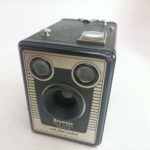 Vintage Kodak Brownie Six-20 Model D Box Camera with Flash Contacts [G] 620 Film | Image 1