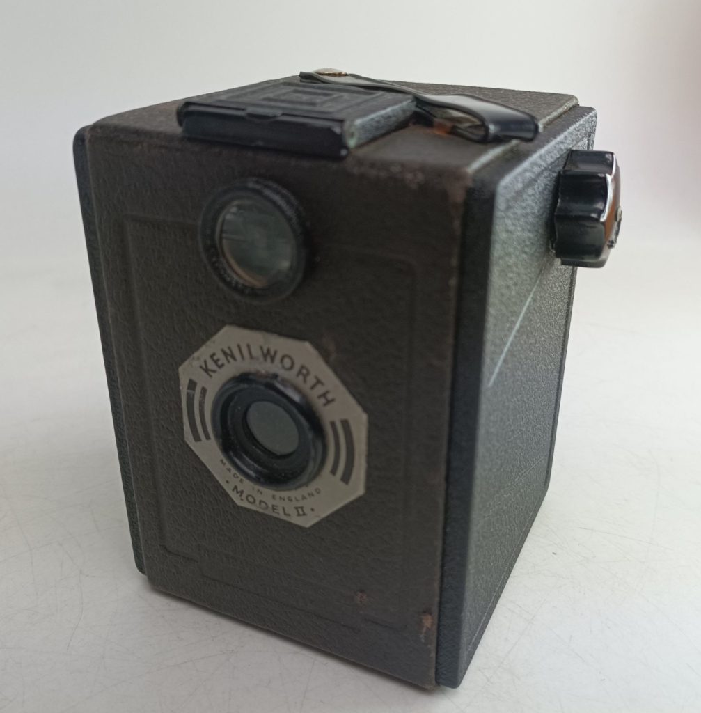 Vintage 1930/40's Kenilworth Model II Box Camera | 120 Film [G+] Untested | Image 1